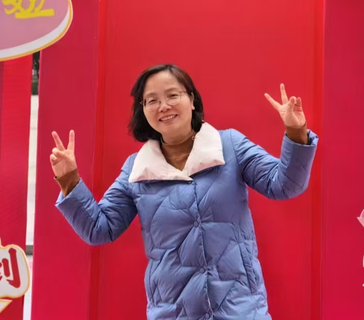 李小萍_cropped (1).jpg