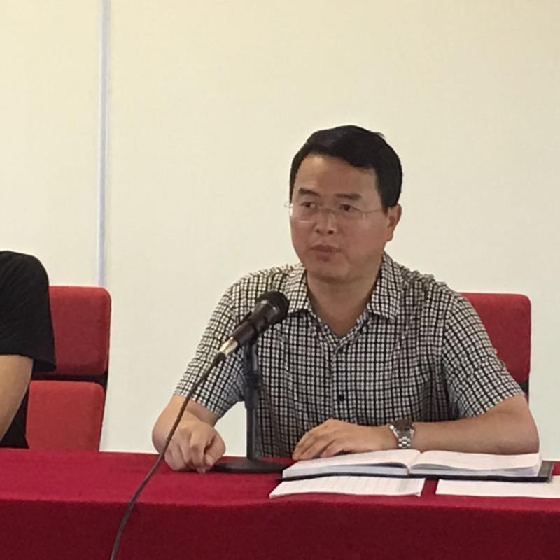 4.校长张胜利要求全体教师以敬业负责的态度完成送考工作